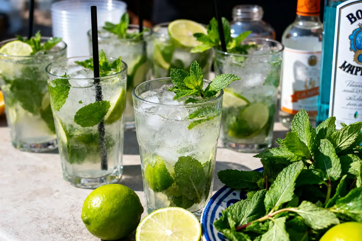 Recette du Mojito pour 10 personnes : Ingrédients et astuces !